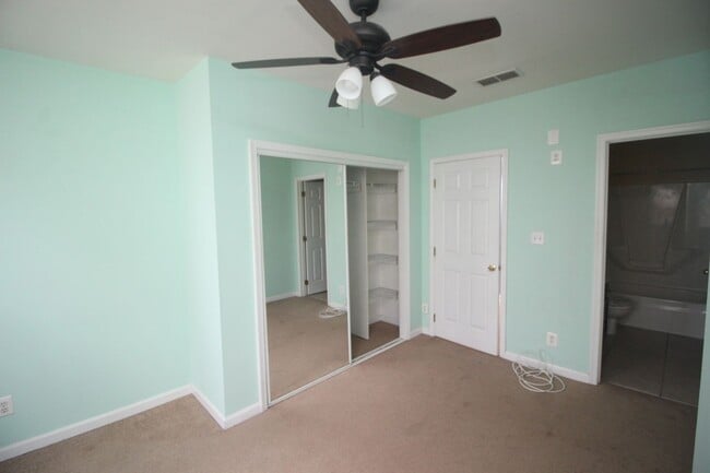 Building Photo - Simply Perfect Canton 2bd/2ba Rowhome w/ Parking! Available 5/11
