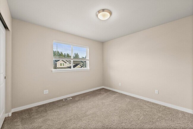Building Photo - 16212 8th Ave E