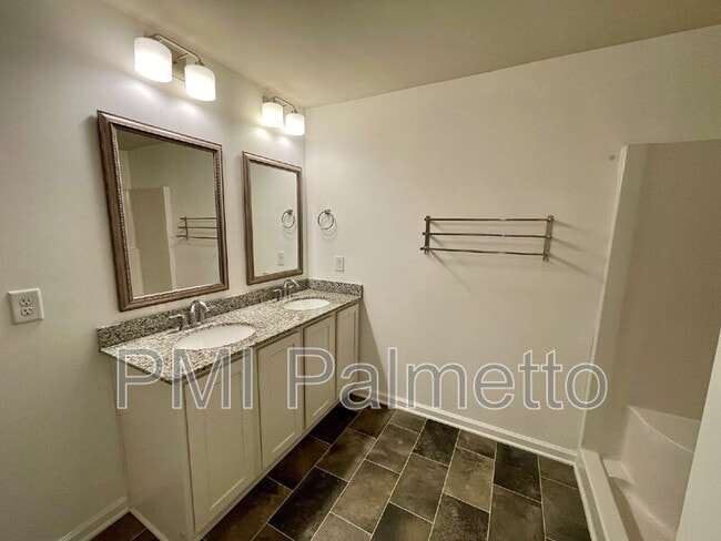 Building Photo - 341 Liliana Dr