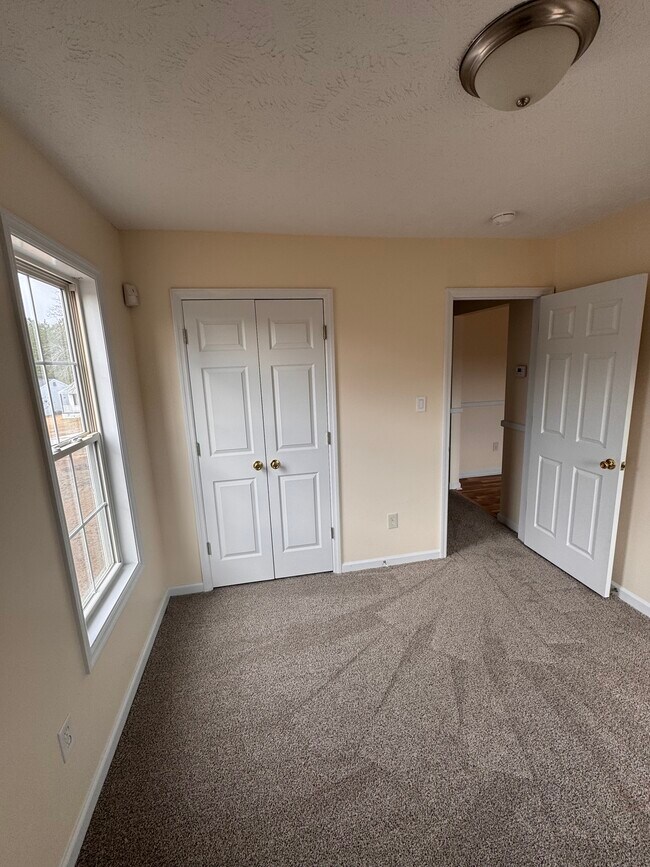 Building Photo - 885 Ridge Rd