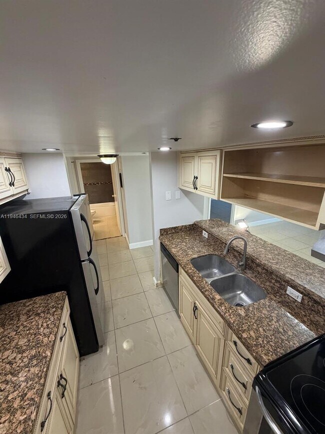 Building Photo - 7601 E Treasure Dr