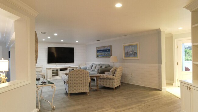 Building Photo - 1459 Point Way