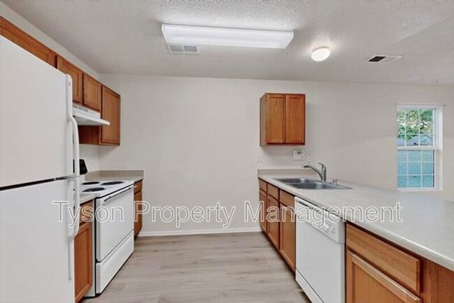 Building Photo - 8001 Vinemont Pl NW