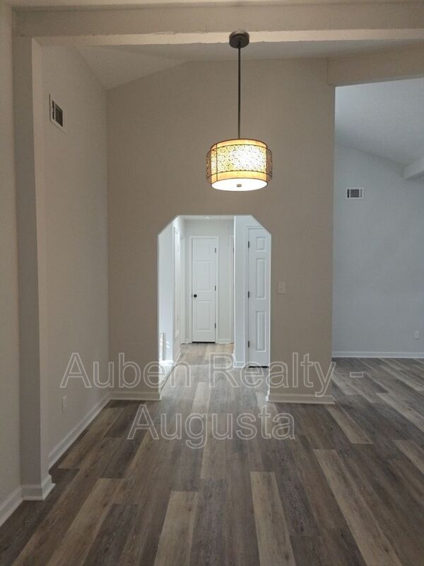 Building Photo - 4213 Cap Chat St