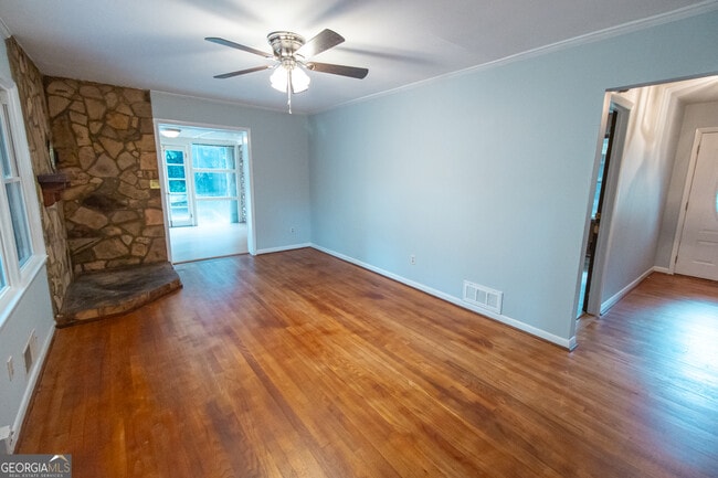 Building Photo - 1005 College Station Rd