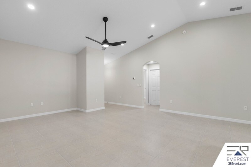 Building Photo - 14 Llovera Pl