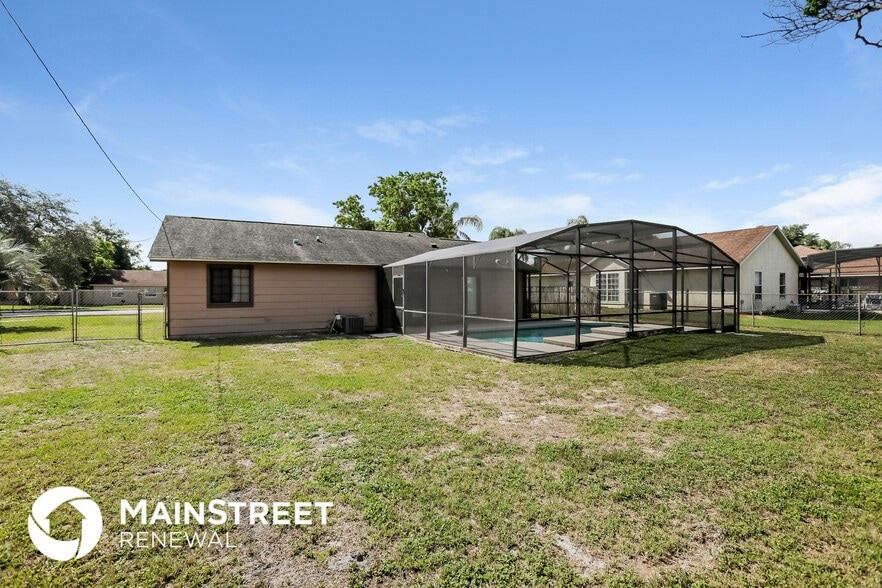 Building Photo - 1036 Aaron Dr