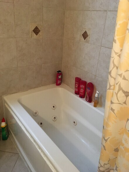 Building Photo - 5459 Fair Oaks St