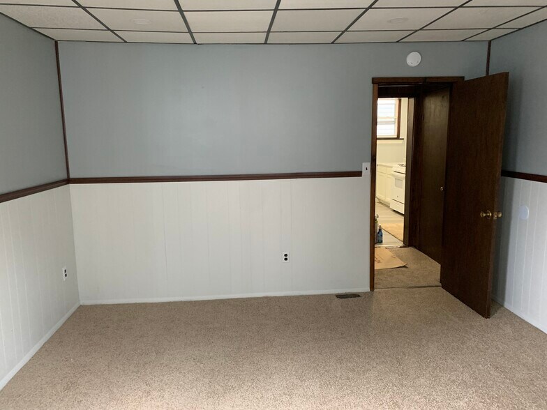 Building Photo - 23 Hakes Ave