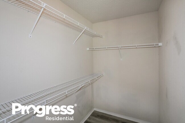 Building Photo - 1613 White Oak Rd