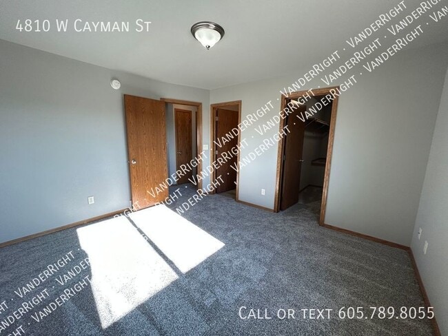 Building Photo - 4810 W Cayman St