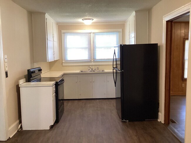 Building Photo - 3 Bedroom RANCH!! ***$200 FREE GROCERIES***