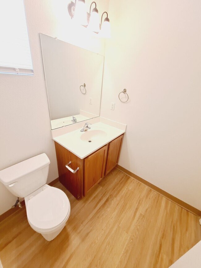 Building Photo - 3 bed 2 bath home in Huning Ranch. Great Yard!