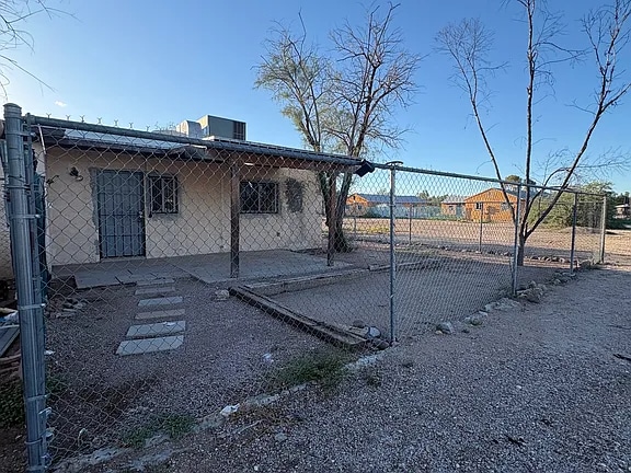 Primary Photo - 345 E Navajo Rd