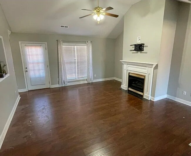 Building Photo - 3 Bedroom 2 Bath South Florence