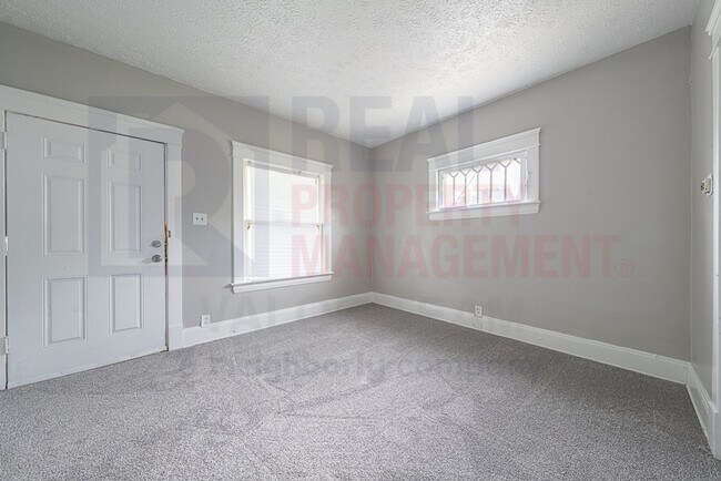 Building Photo - 3196 E 134th St