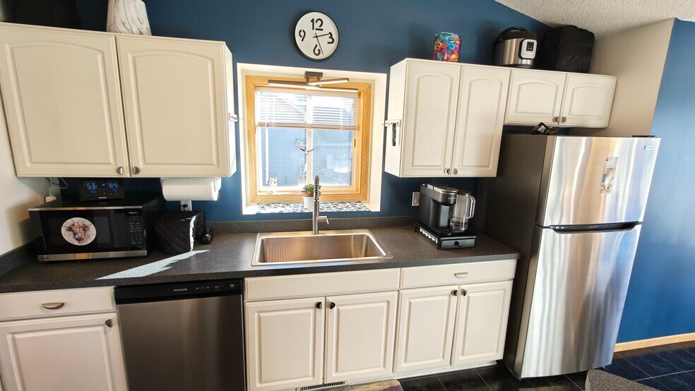 Building Photo - 1943 Parkway Ave