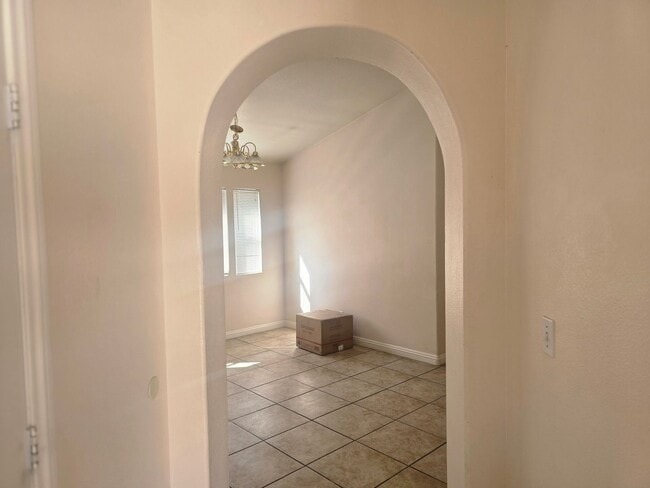 Building Photo - 3 bedroom home
