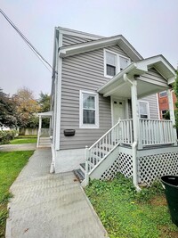 Building Photo - 615 Hall St