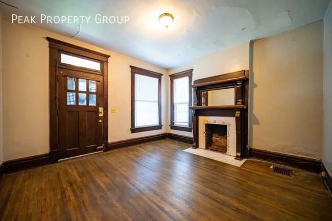 Building Photo - 133 E 12th Ave