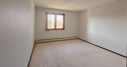 Building Photo - Plymouth Condo For Rent