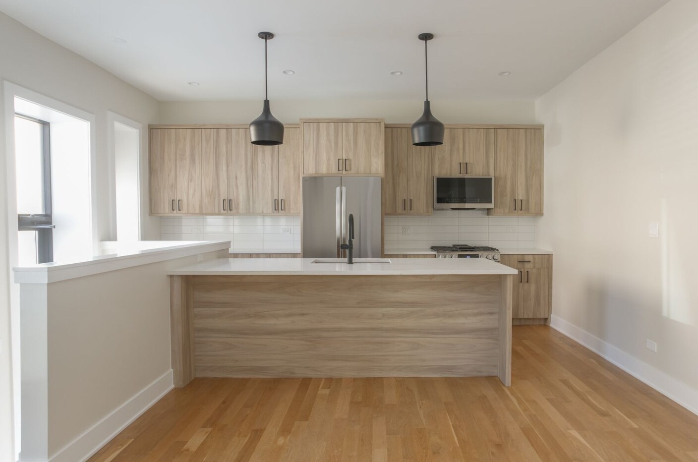 Building Photo - 1405 W Belden Ave