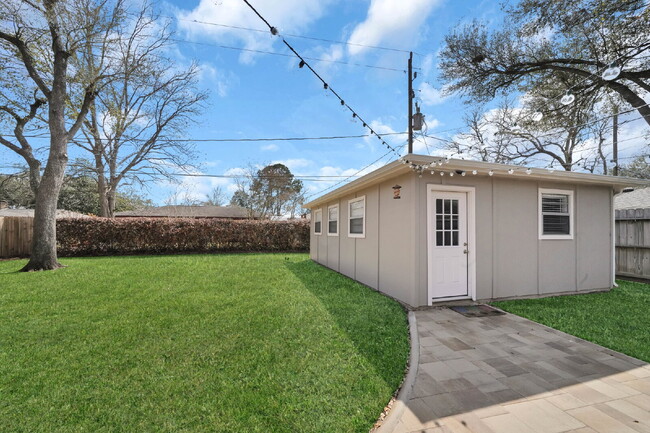 Building Photo - Charming 4-Bed Home with Granite Elegance in Sugar Land