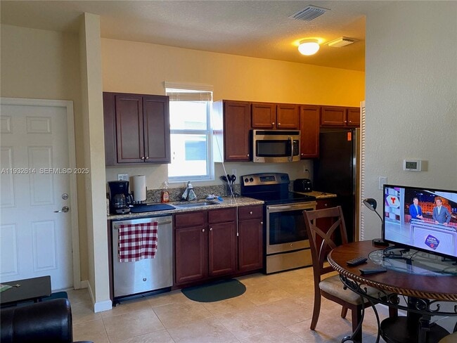 Building Photo - 9464 SW 171st Pl