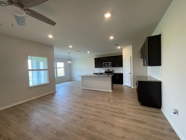 Building Photo - 101 Loon Dr