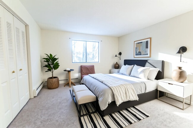 Building Photo - 23 Country Club Dr