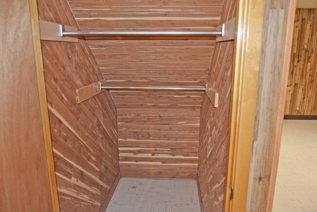 Building Photo - Town Home