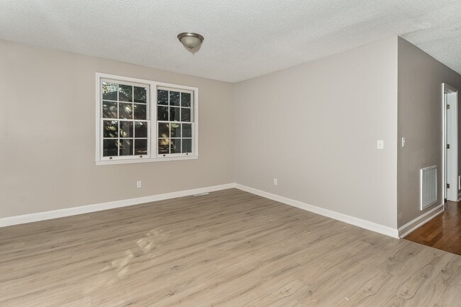 Building Photo - 1827 Beckley Dr