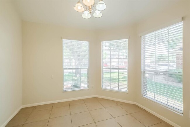 Building Photo - 15527 Fir Woods Ln