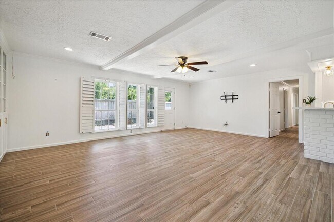 Building Photo - 5503 Oakhaven Ln