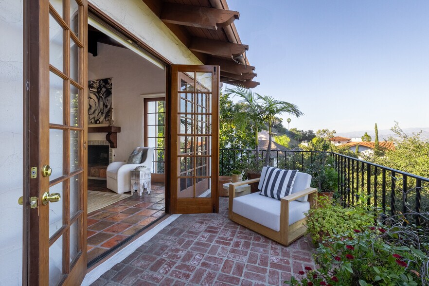 Relax at night and in the morning on private deck - 2942 Passmore Dr