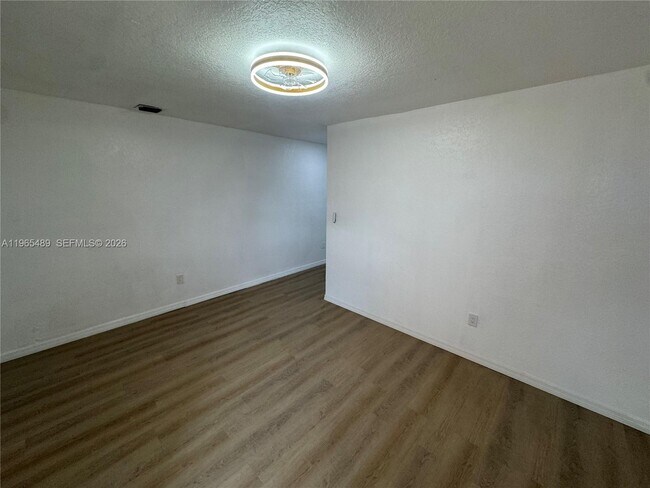 Building Photo - 344 SW 80th Ave