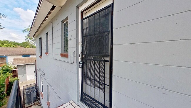 Building Photo - Move In Special: $150 off first full month.