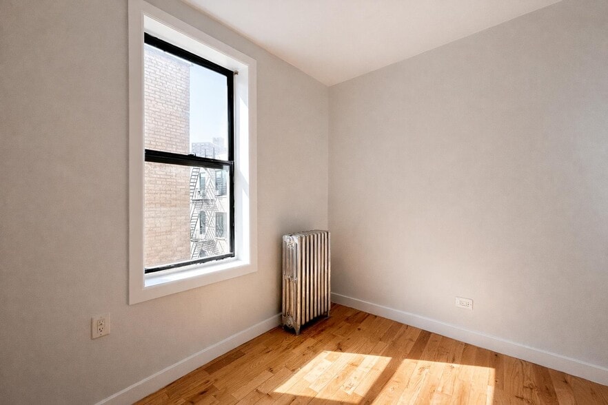 Building Photo - 24 Thayer St