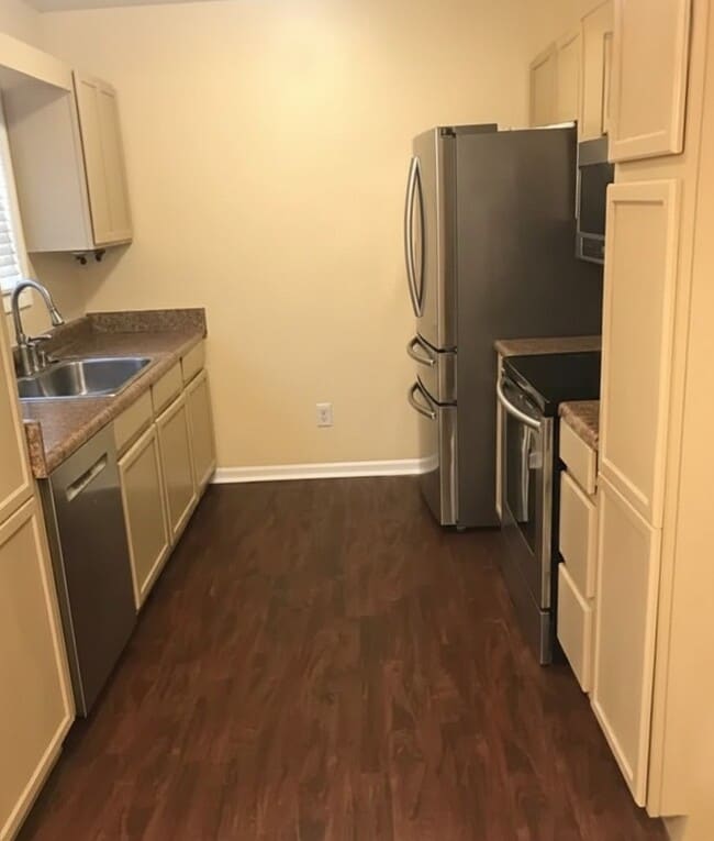 Building Photo - 3514 Clovis Ct