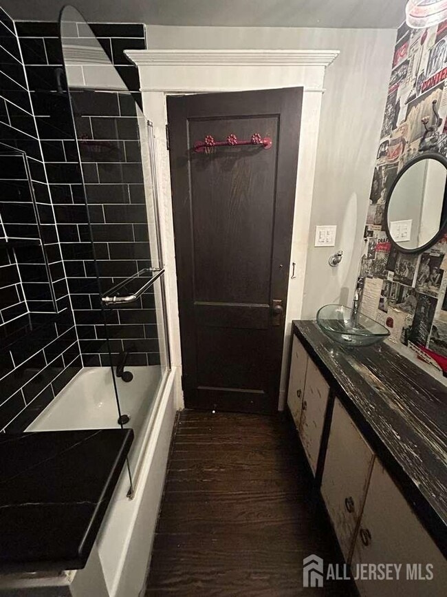 Building Photo - 272 Lake Ave