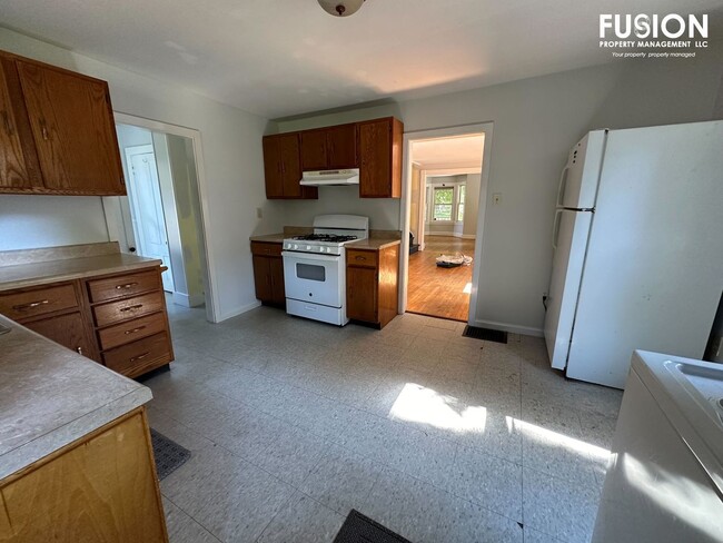 Building Photo - Spacious 3-Bedroom Home Close to UVM Medic...