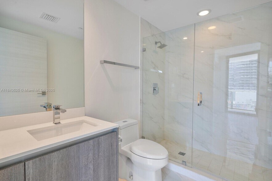 Building Photo - 801 S Miami Ave