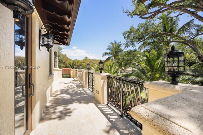 Building Photo - 6016 Leonardo St