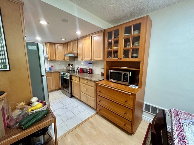 Building Photo - 22 Marigold Dr
