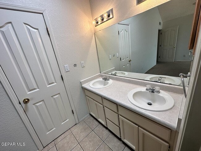 Building Photo - 1411 Luz De Camino Way