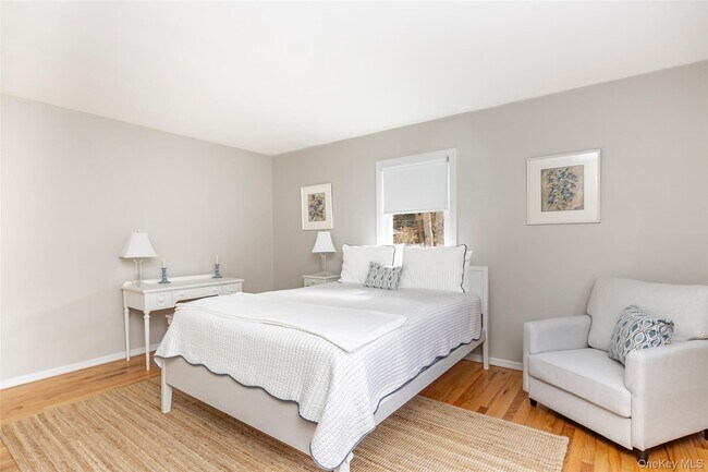 Building Photo - 64 Aspatuck Rd