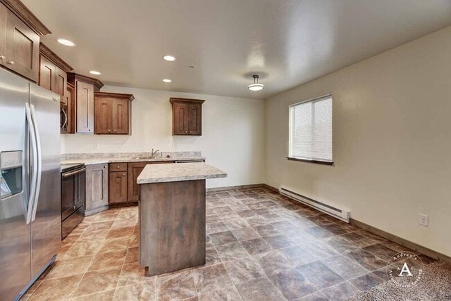 Building Photo - 2070 Gold Ave