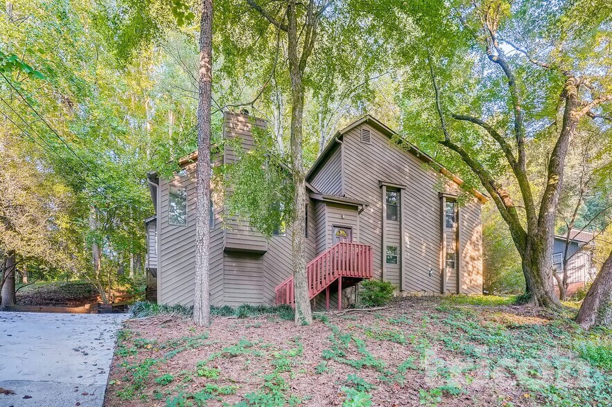 Building Photo - 136 Creekview Dr