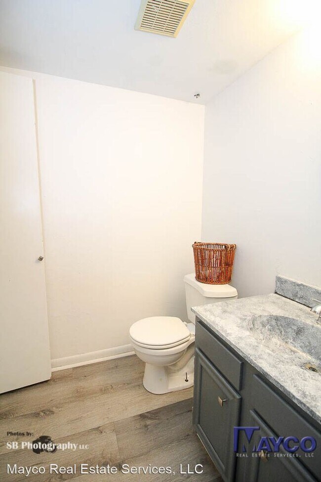 Building Photo - 3 br, 1.5 bath House - 10103 Carlsbad Dr.