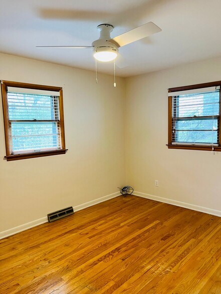 Building Photo - 8406 Parrish Ave